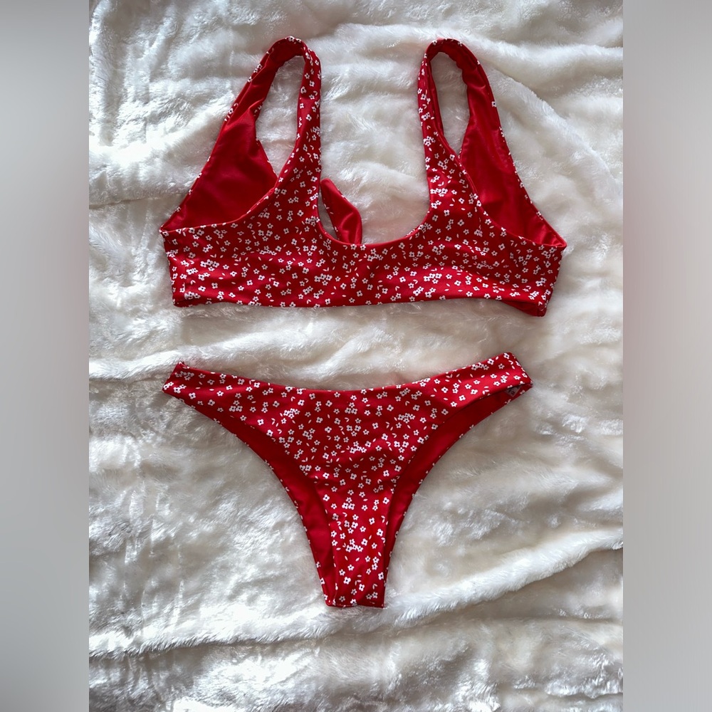 Bikini - Picture 2 of 2